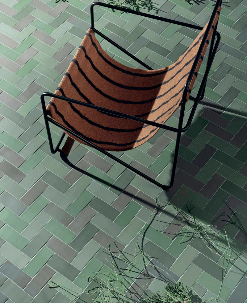 carrelage-outdoor-avec-chaise