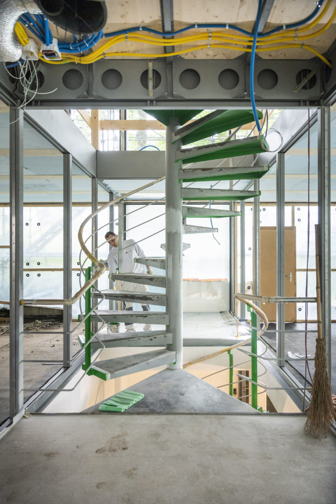 création intérieur escaliers métallique dans la résidence Paul Schärer